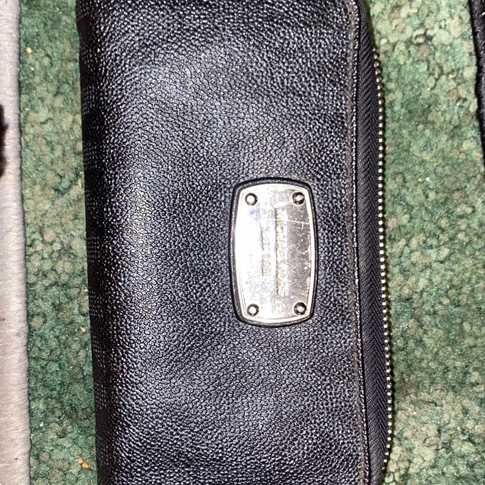 Michael kors wallet book